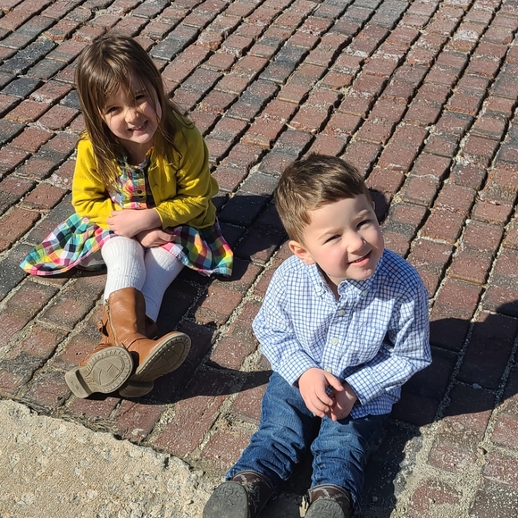 Meet your Posher, Sacha - Picture 2 of 4